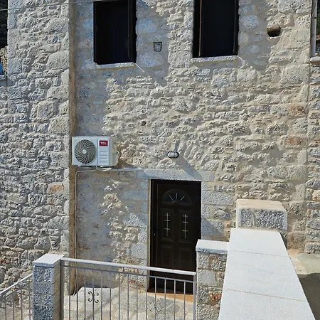Ferienwohnung Rigas Stone Tower East Mani 1 Mína Exterior foto
