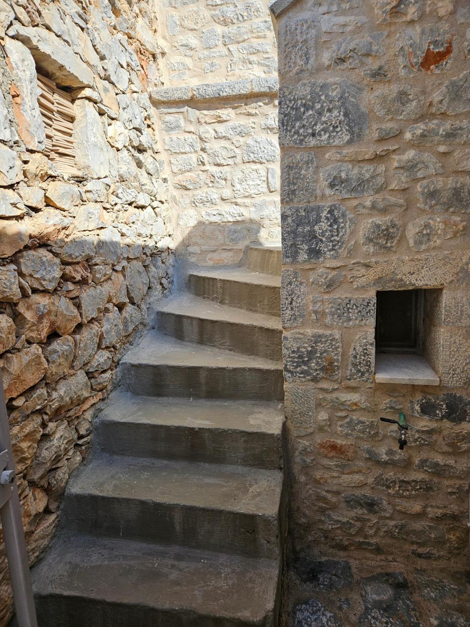 Rigas Stone Tower East Mani 1 *