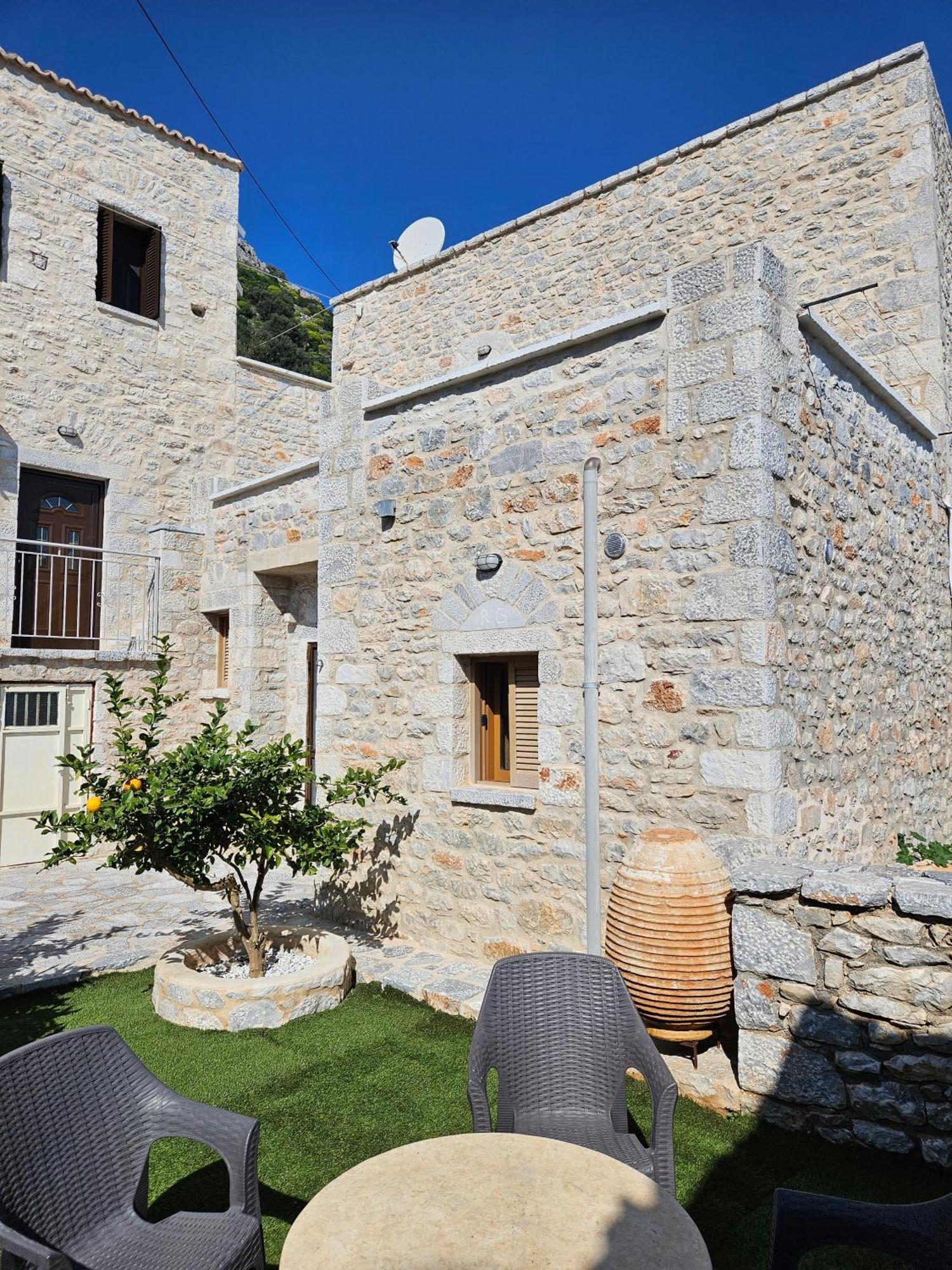 Apartment Rigas Stone Tower East Mani 1 *